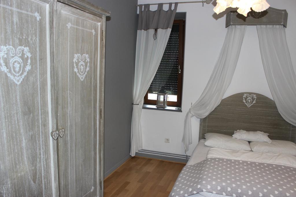 Gite Des 3 Chateaux ريبوفيل الغرفة الصورة