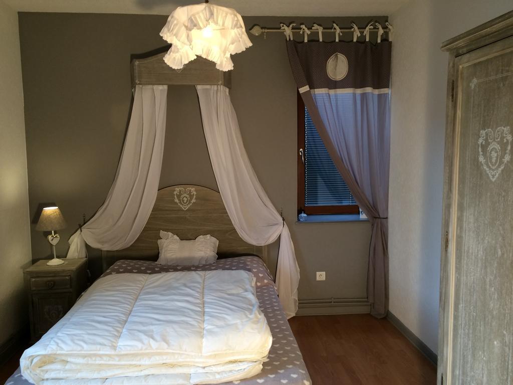 Gite Des 3 Chateaux ريبوفيل الغرفة الصورة